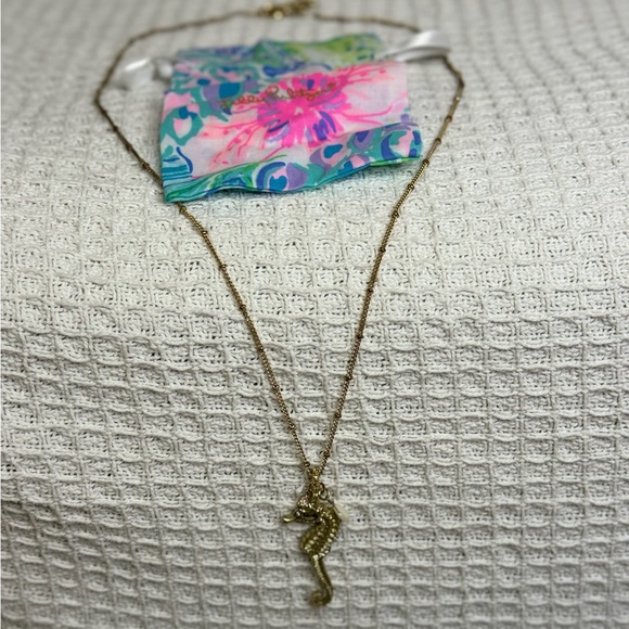 Lily Pulitzer “Make A Splash” Gold Metallic Seahorse necklace with dust bag - Picture 2 of 5